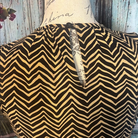 Chaps petite brown and black sleeveless blouse, size Petite medium, GUC - Picture 8 of 11